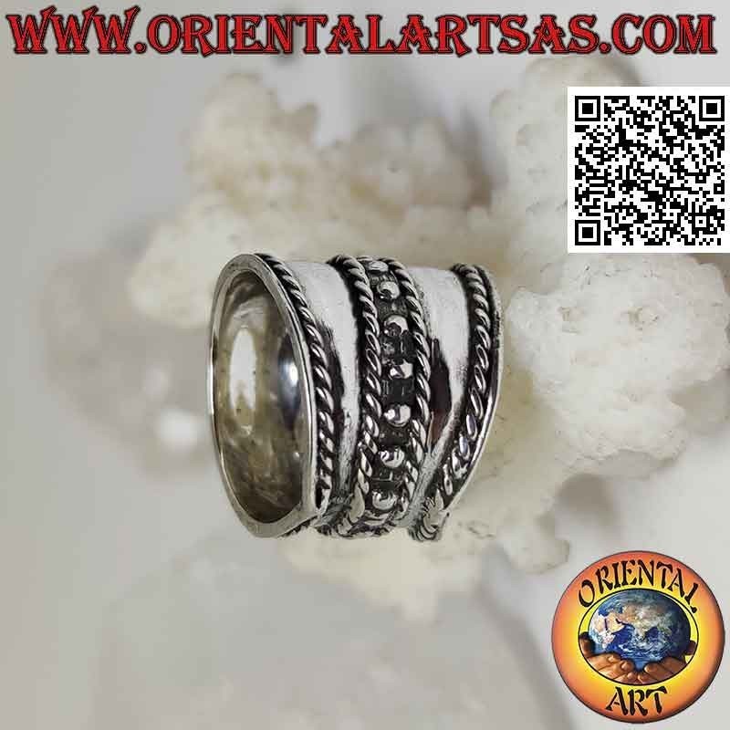 Anillo de plata de banda ancha con pequeños tachuelas centrales, Bali
