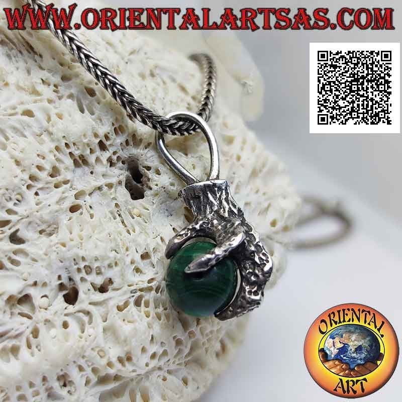 Colgante de plata, esfera de malaquita sujeta por una pata de cuatro garras