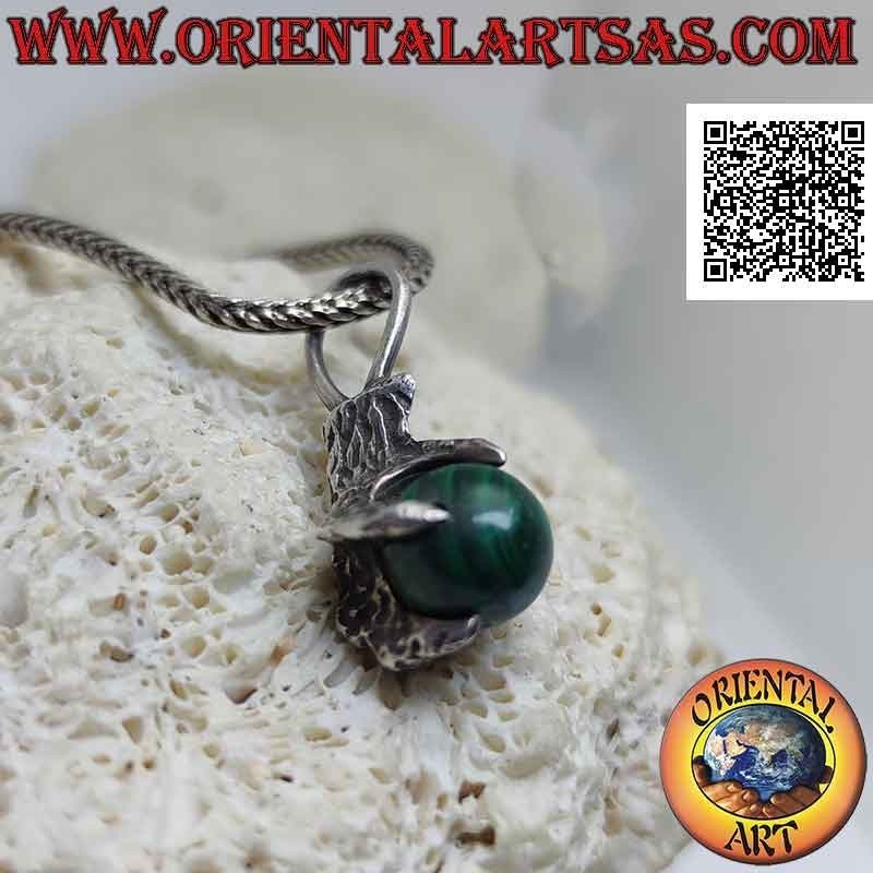 Ciondolo in argento, sfera di malachite afferrata da una zampa di quattro artigli