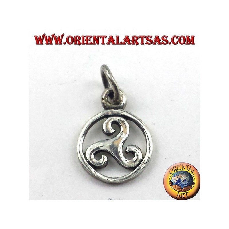 pendentif en argent, triskelion dans le symbole du cercle cosmique de la Baltique