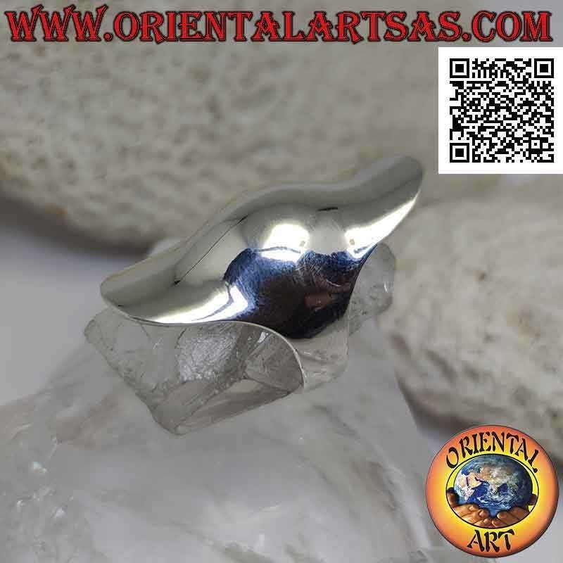 Glatter Silberring in Form einer gewellten Fingerabdeckung