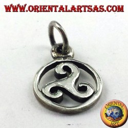 pendentif en argent, triskelion dans le symbole du cercle cosmique de la Baltique
