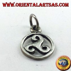 pendentif en argent, triskelion dans le symbole du cercle cosmique de la Baltique