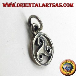 pendentif en argent, triskelion dans le symbole du cercle cosmique de la Baltique