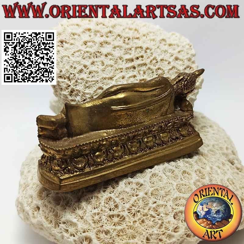 Scultura Buddha sdraiato in posizione di riposo, in ottone dorato da 9 cm