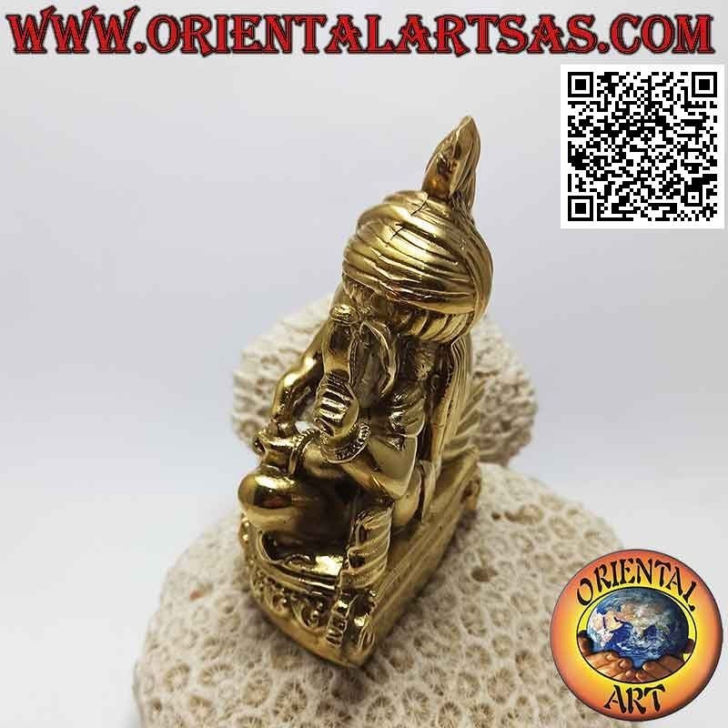 Ganesh Skulptur "der Elefantengott" mit dem Turban auf dem Altar sitzend, aus 12 cm vergoldetem Messing