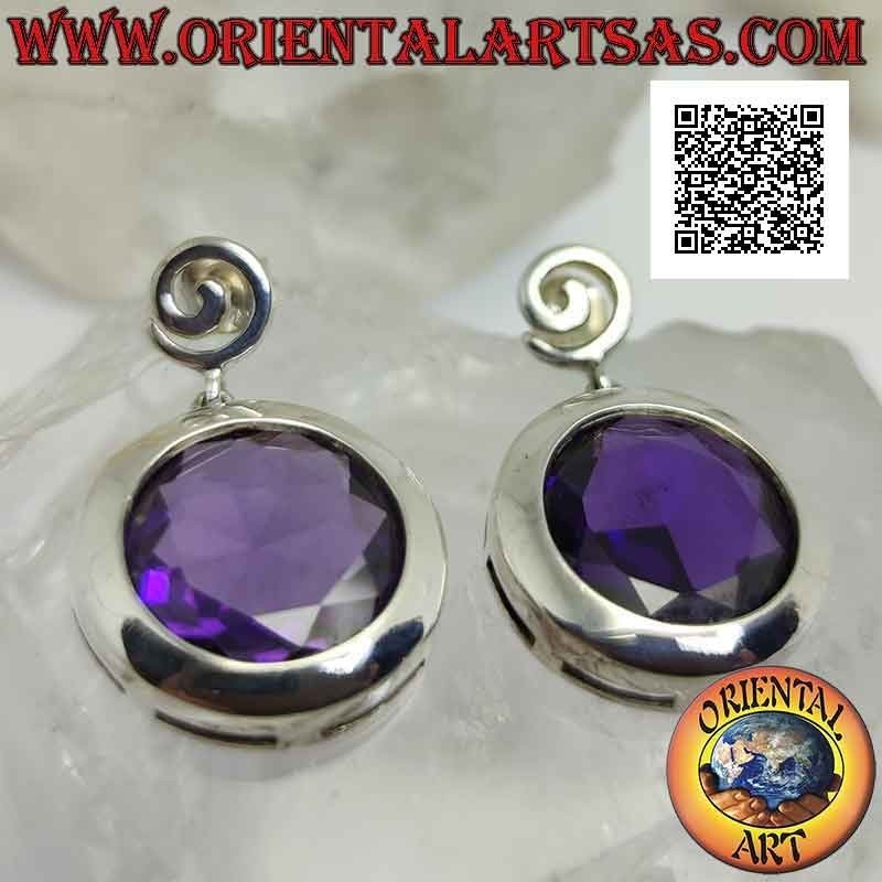 Pendientes lóbulos de plata con gran amatista sintética facetada redonda con alambre de borde liso