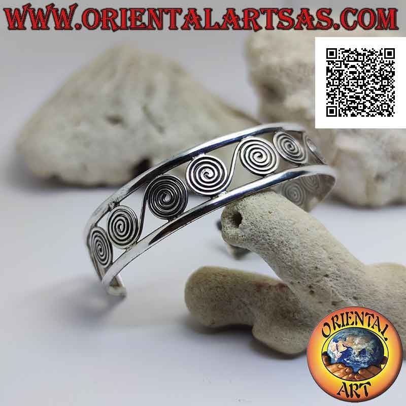 Bracciale rigido in argento 925‰ traforato, serie di greche a spirale tra due linee lisce