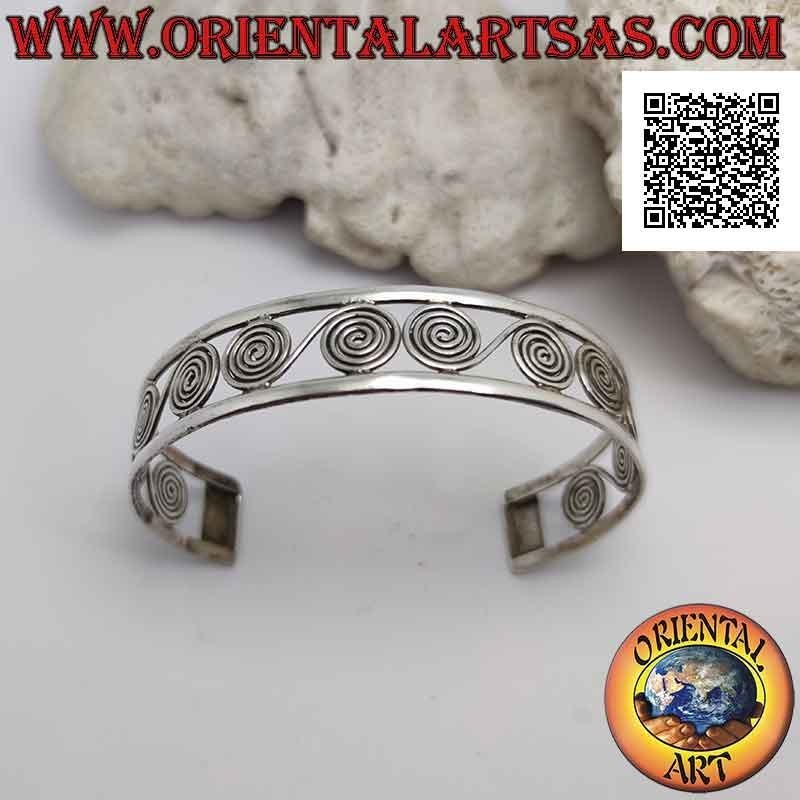 Starres Armband aus perforiertem 925 ‰ Silber, eine Reihe griechischer Spiralen zwischen zwei glatten Linien