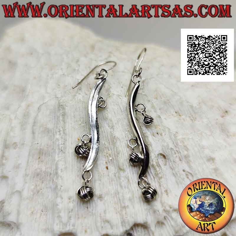 Pendientes de plata con ganchos de línea ondulada con bolas colgantes de entrelazado