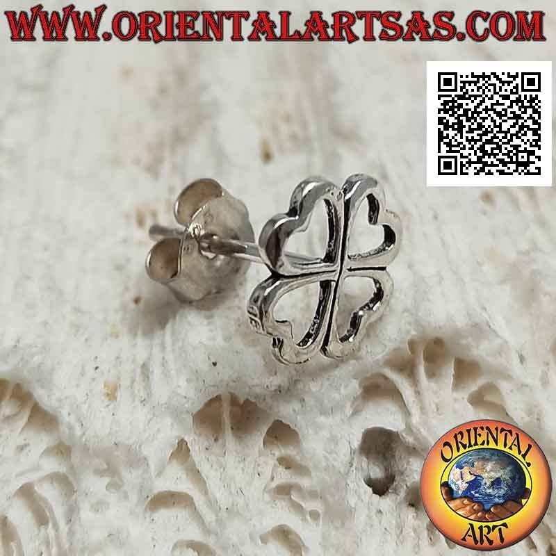 Mini pendiente de plata, el trébol de corazones de cuatro hojas