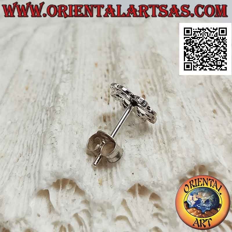 Mini pendiente de plata, el trébol de corazones de cuatro hojas