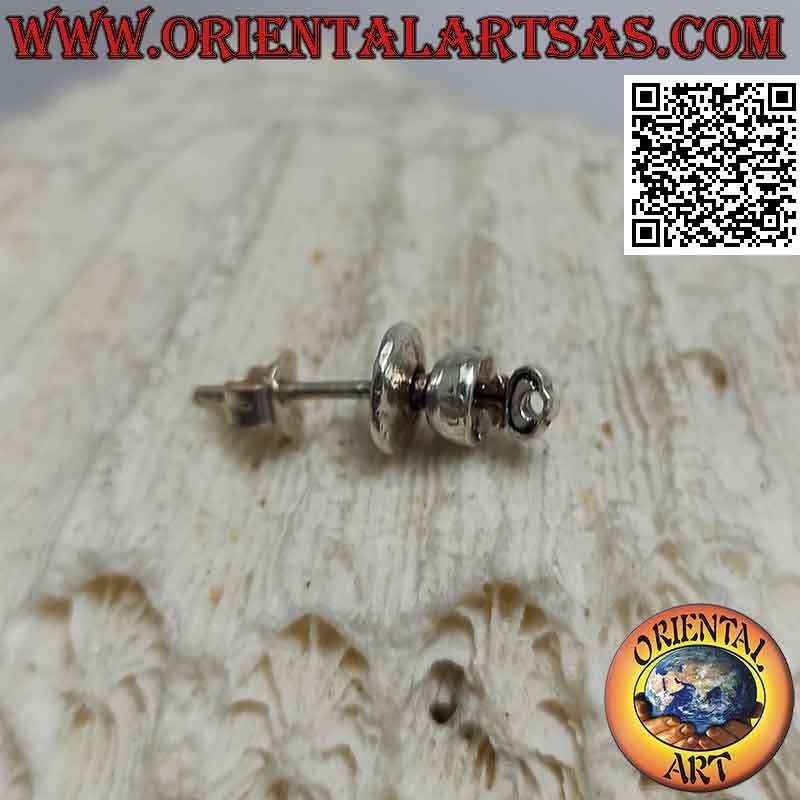 Mini silver earring, the key inserted in the classic round knob