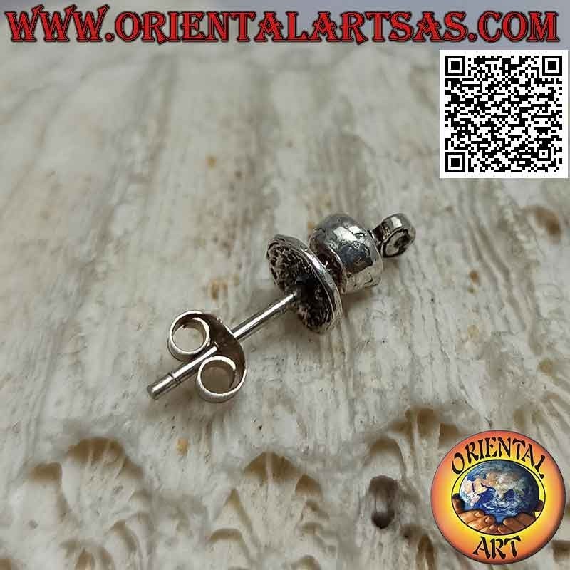 Mini silver earring, the key inserted in the classic round knob
