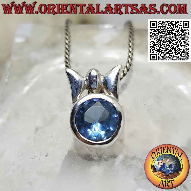 Pendentif en argent avec topaze bleue ronde facettée avec triple crochet lisse