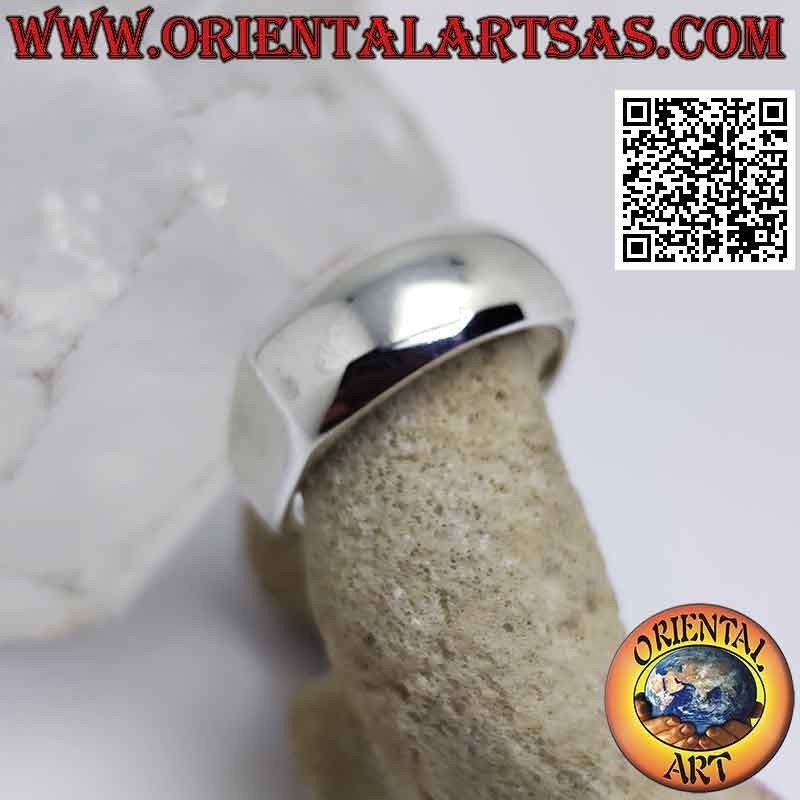 Smooth squared silver ring, flat on the sides and convex forward