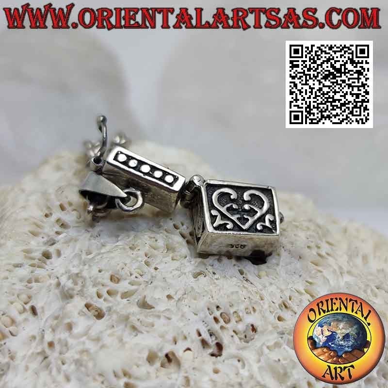 Pendentif boîte en argent en forme de sac à main avec décorations gravées