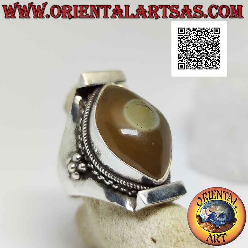 Anello in argento con agata occhio di Shiva ovale bicolore su montatura nepalese (giallo - bianco)