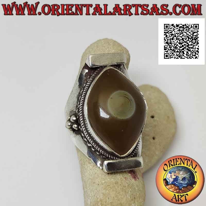 Silver ring with two-tone oval Shiva's eye agate on Nepalese setting (yellow - white)