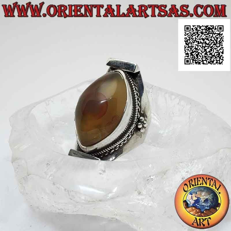 Anello in argento con agata occhio di Shiva ovale bicolore su montatura nepalese (giallo - arancio)