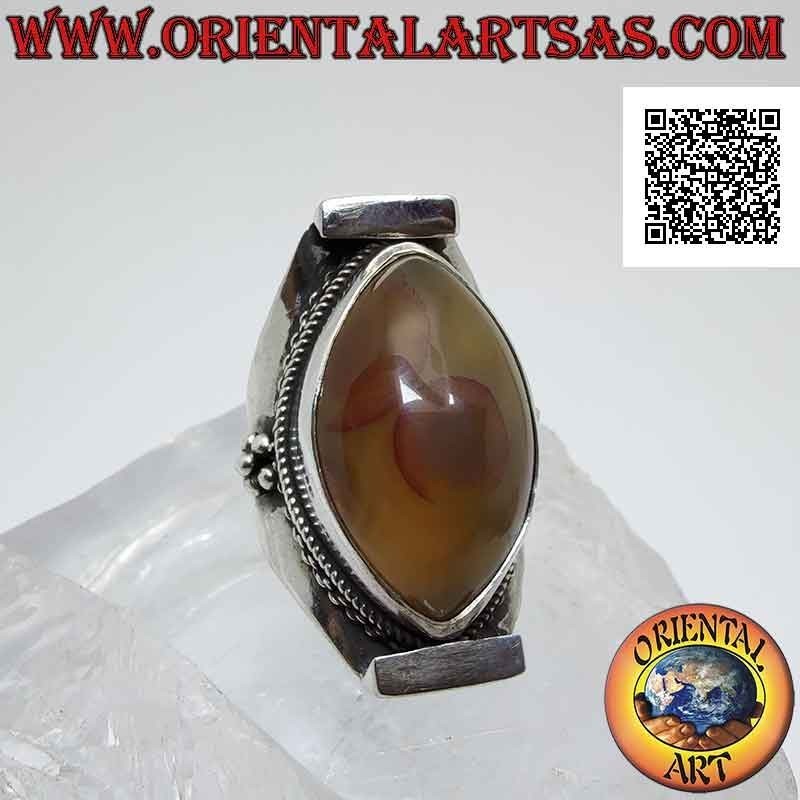 Anello in argento con agata occhio di Shiva ovale bicolore su montatura nepalese (giallo - arancio)