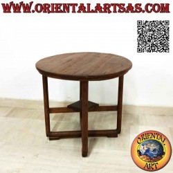 Runder Tisch mit vier...