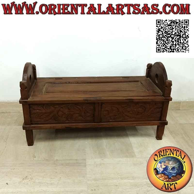 Banco - cofre con decoración floral tallada en madera de teca (se puede abrir)
