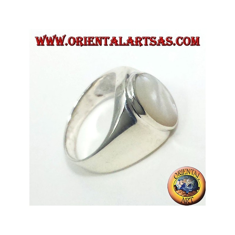 Silver ring with Mother of Pearl Oval