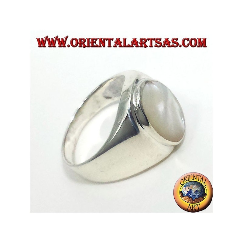 Anillo de plata con madre de la perla oval