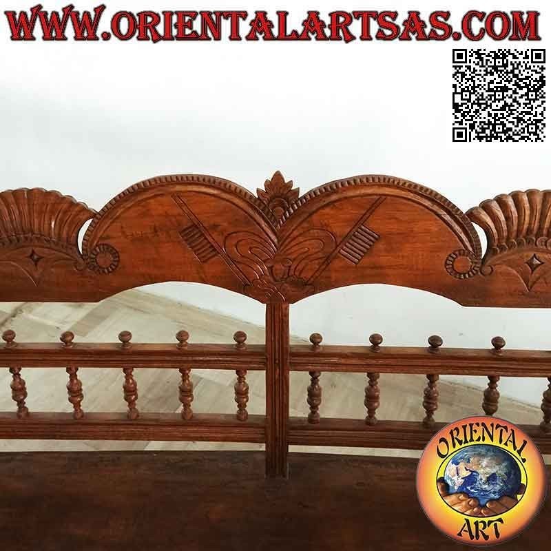 Banc trois places avec décoration royale sculptée à la main en bois de teck antique