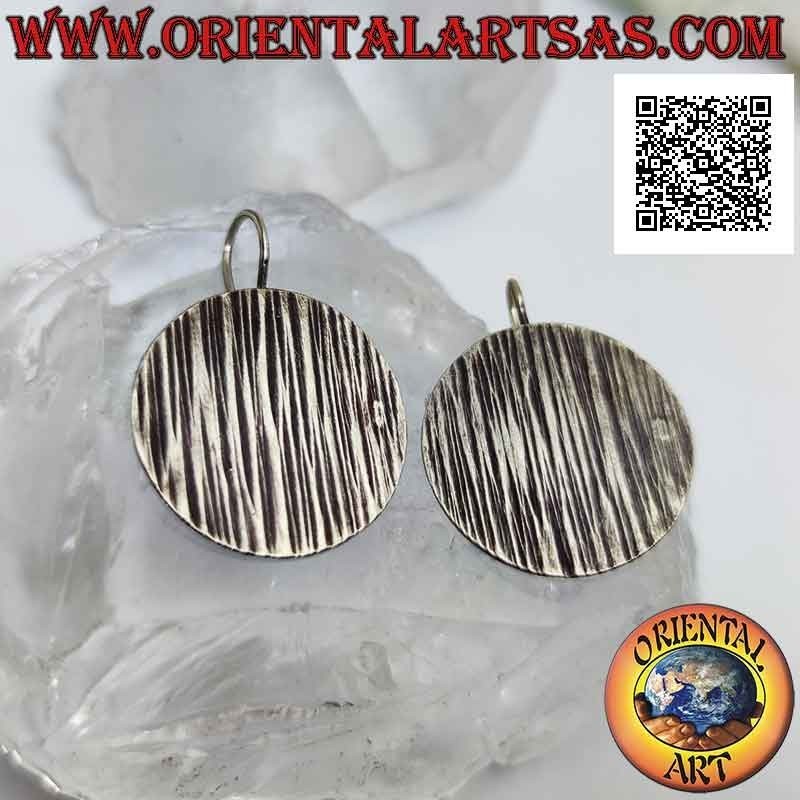 Boucles d'oreilles à levier en argent avec plaque ronde avec gravures verticales aléatoires