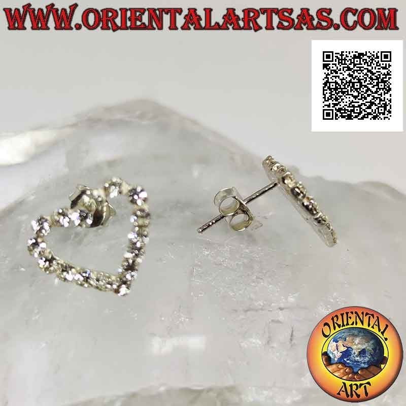 Boucles d'oreilles lobe en argent avec contour coeur de zircons cubiques blancs sertis (moyen)