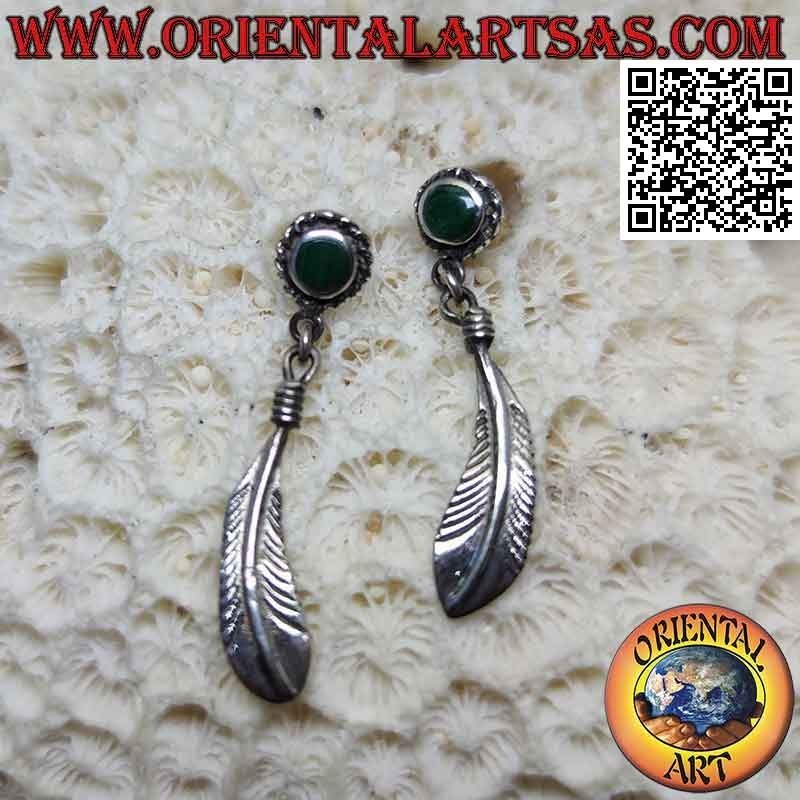Orecchini in argento da lobo con agata verde tonda e piuma pendente
