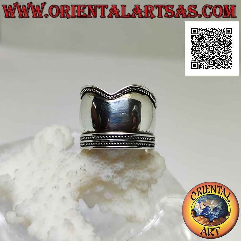 Anillo de plata con banda ancha en forma de V con decoración en los laterales, Bali (ajustable)
