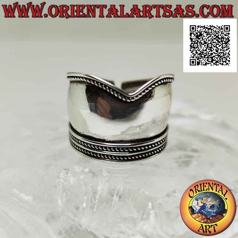 Anillo de plata con banda ancha en forma de V con decoración en los laterales, Bali (ajustable)