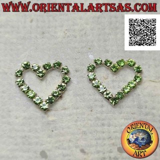 Boucles d'oreilles lobe en argent avec contour coeur serti d'oxydes de zirconium verts (moyen)