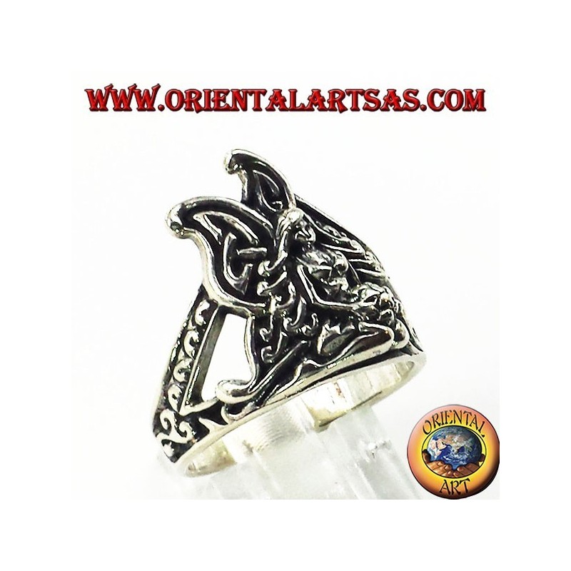 Anillo de plata de hadas de rodillas