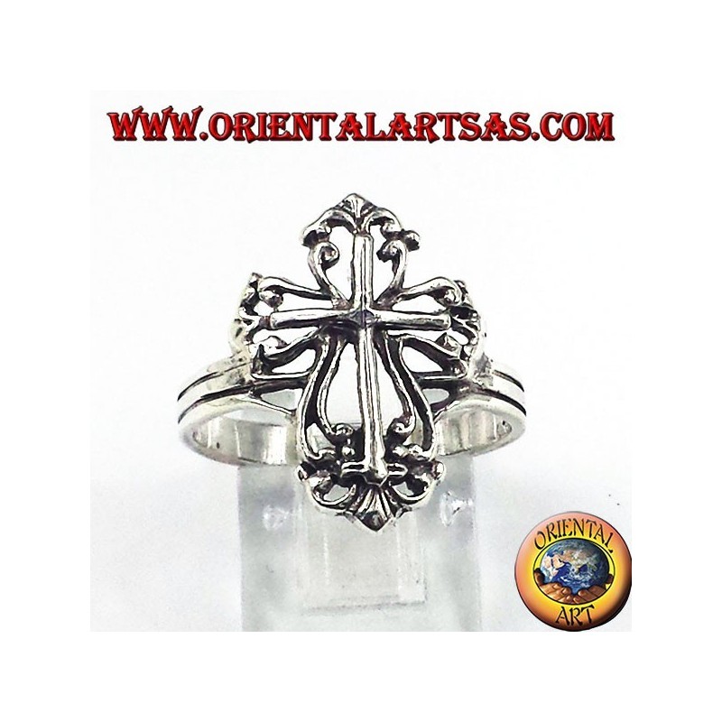 Bague en argent avec croix