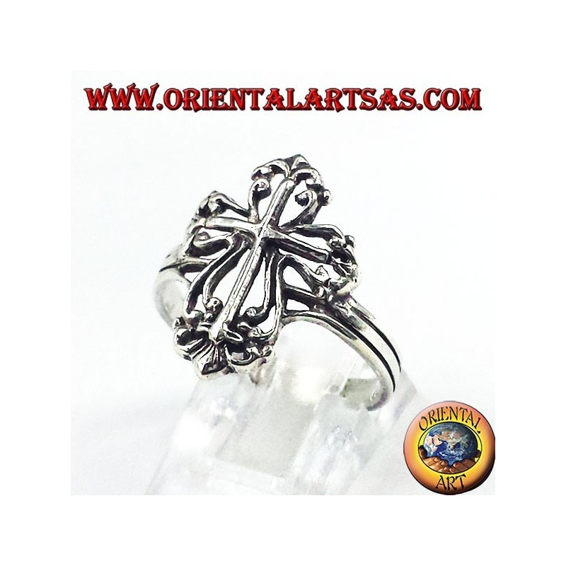 Bague en argent avec croix