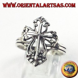 Bague en argent avec croix