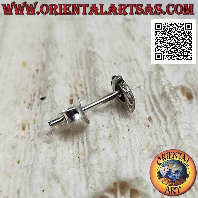 Mini silver earring, the toothed spiral