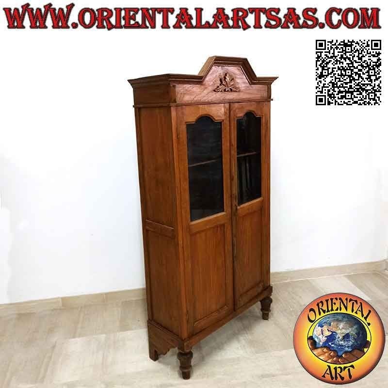 Vitrina antigua de dos puertas con hiedra en alto relieve tallada en madera de teca antigua