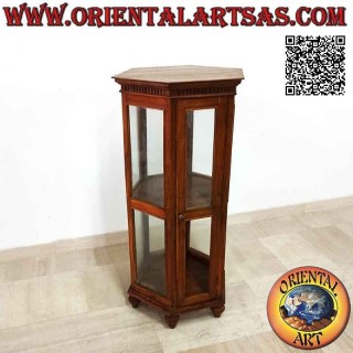 Vitrine hexagonale à décor de deux étagères et colonnes en bois de teck (naturel)