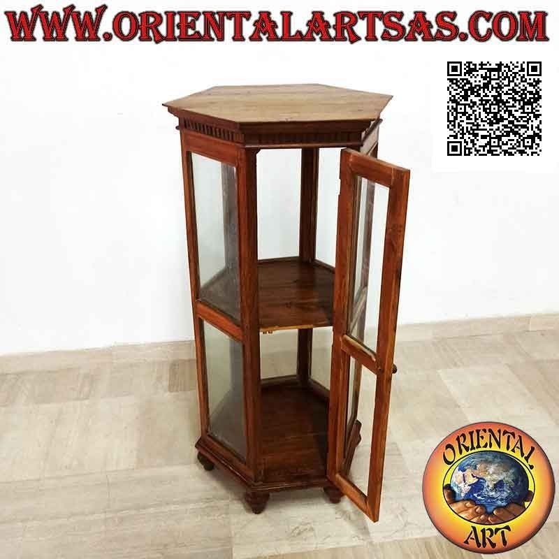 Vitrine hexagonale à décor de deux étagères et colonnes en bois de teck (naturel)