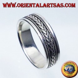 anello in argento a fedina, treccia intagliata 
