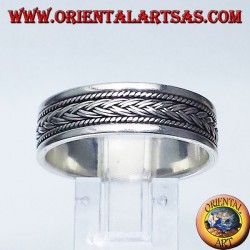 anello in argento a fedina, treccia intagliata 