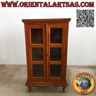 Vitrina rectangular con puerta doble y tres estantes profundos con pies curvos en madera de teca