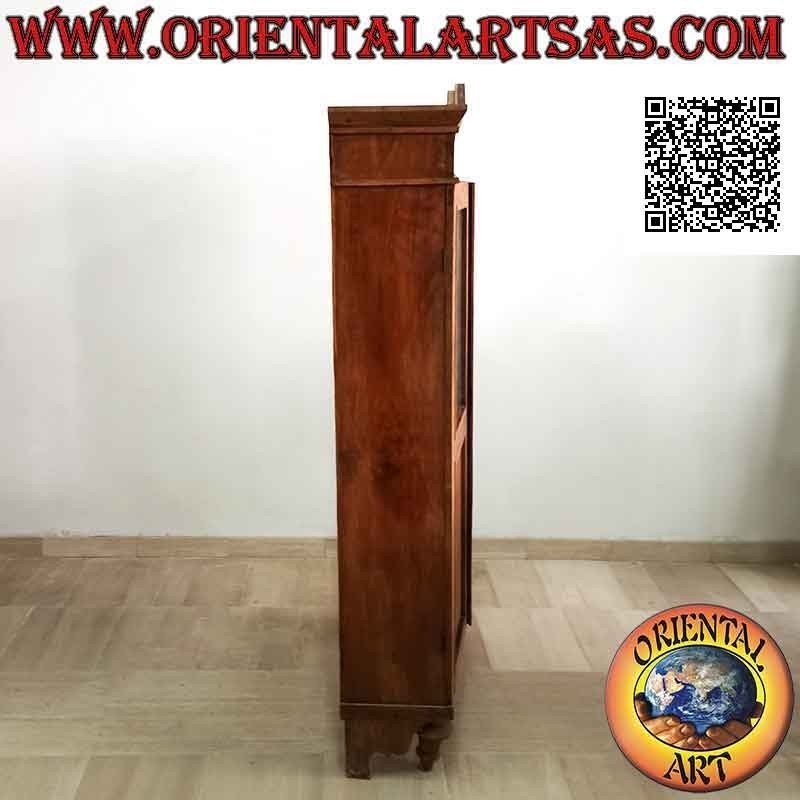Vitrina antigua sencilla de dos puertas con sombrero curvo en madera de teca antigua