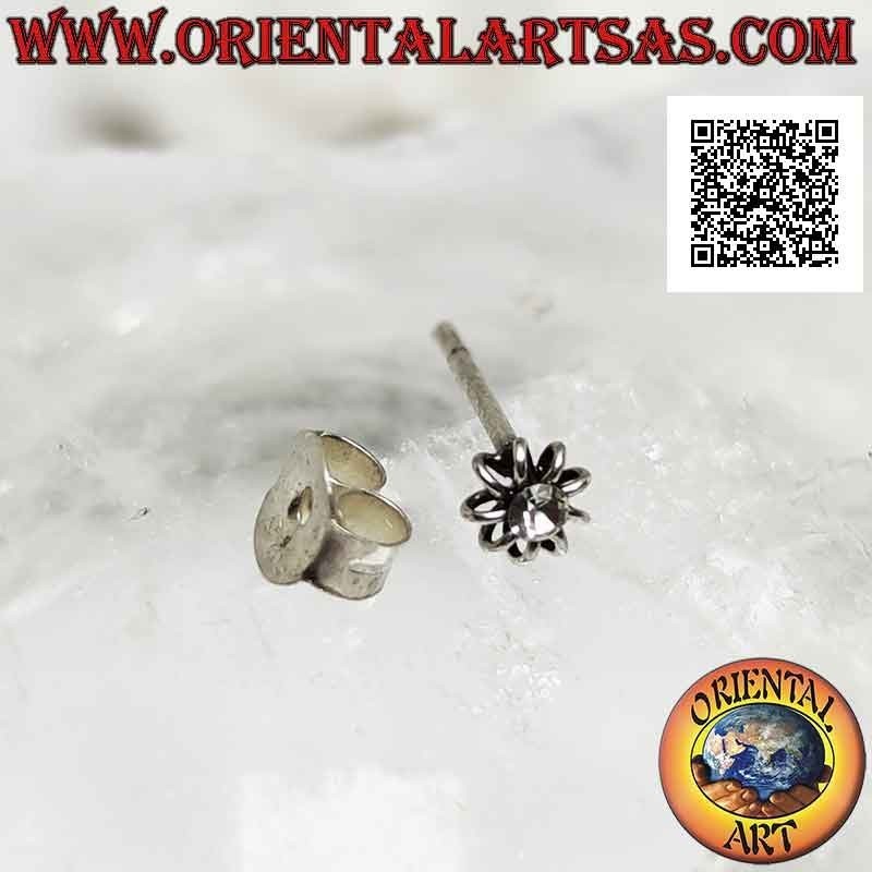 Mini pendiente / tachuela de nariz en plata, circonita redonda rodeada de encaje (2 mm)