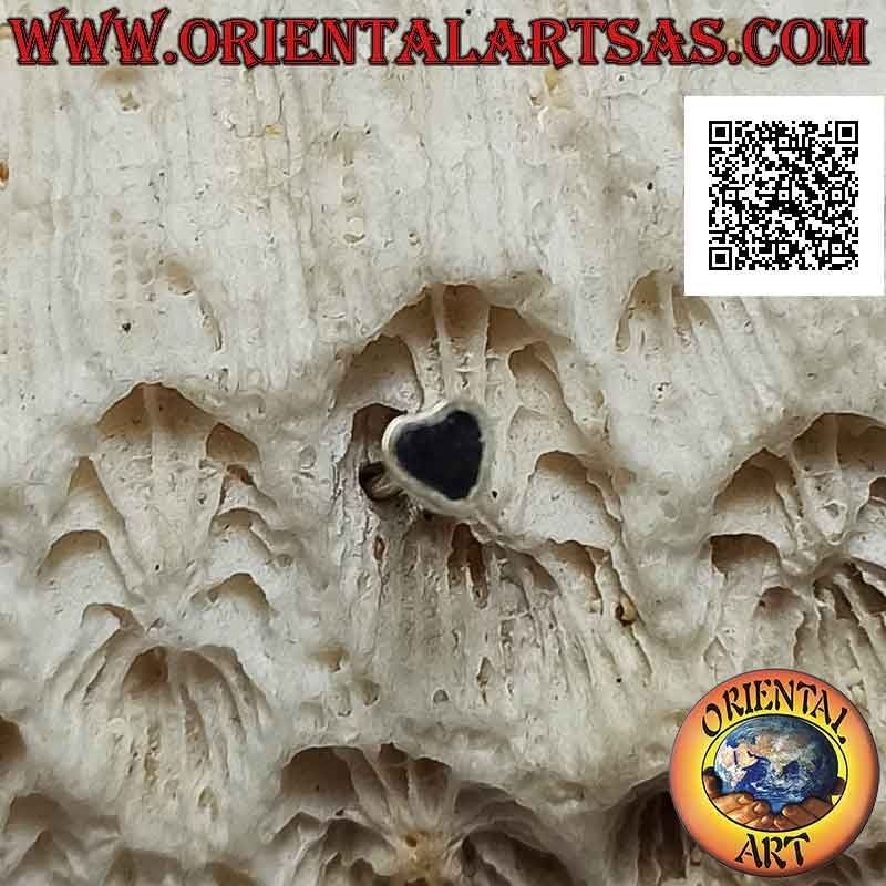 Mini boucle d'oreille / clou de nez en argent, coeur avec bord ras de pierre (4 mm)